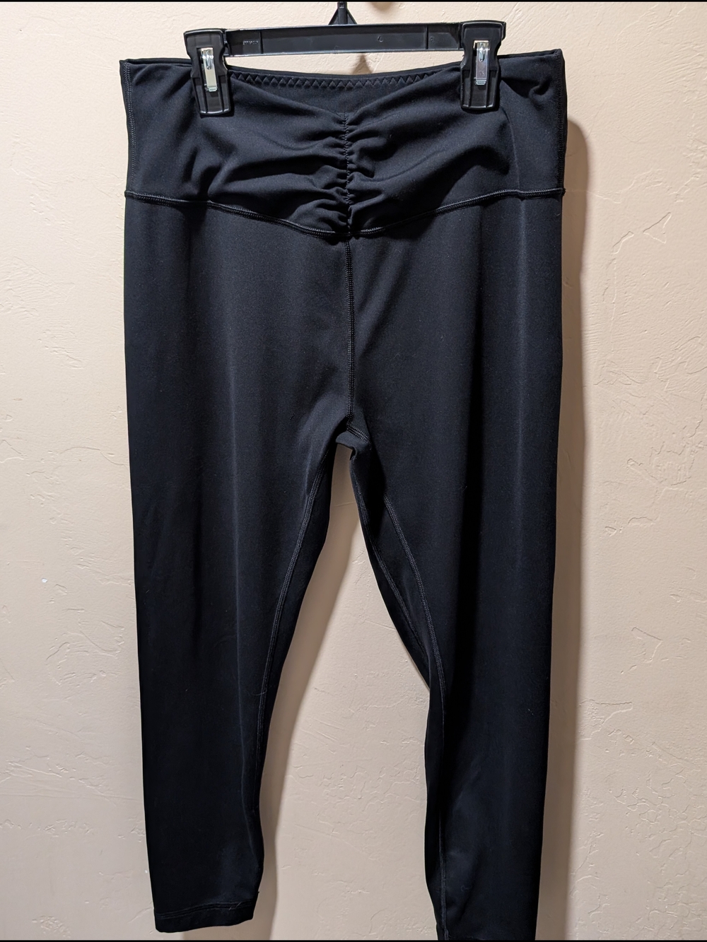 EUC Victoria's Secret ON POINT Black High-Waist Ruched Leggings Large